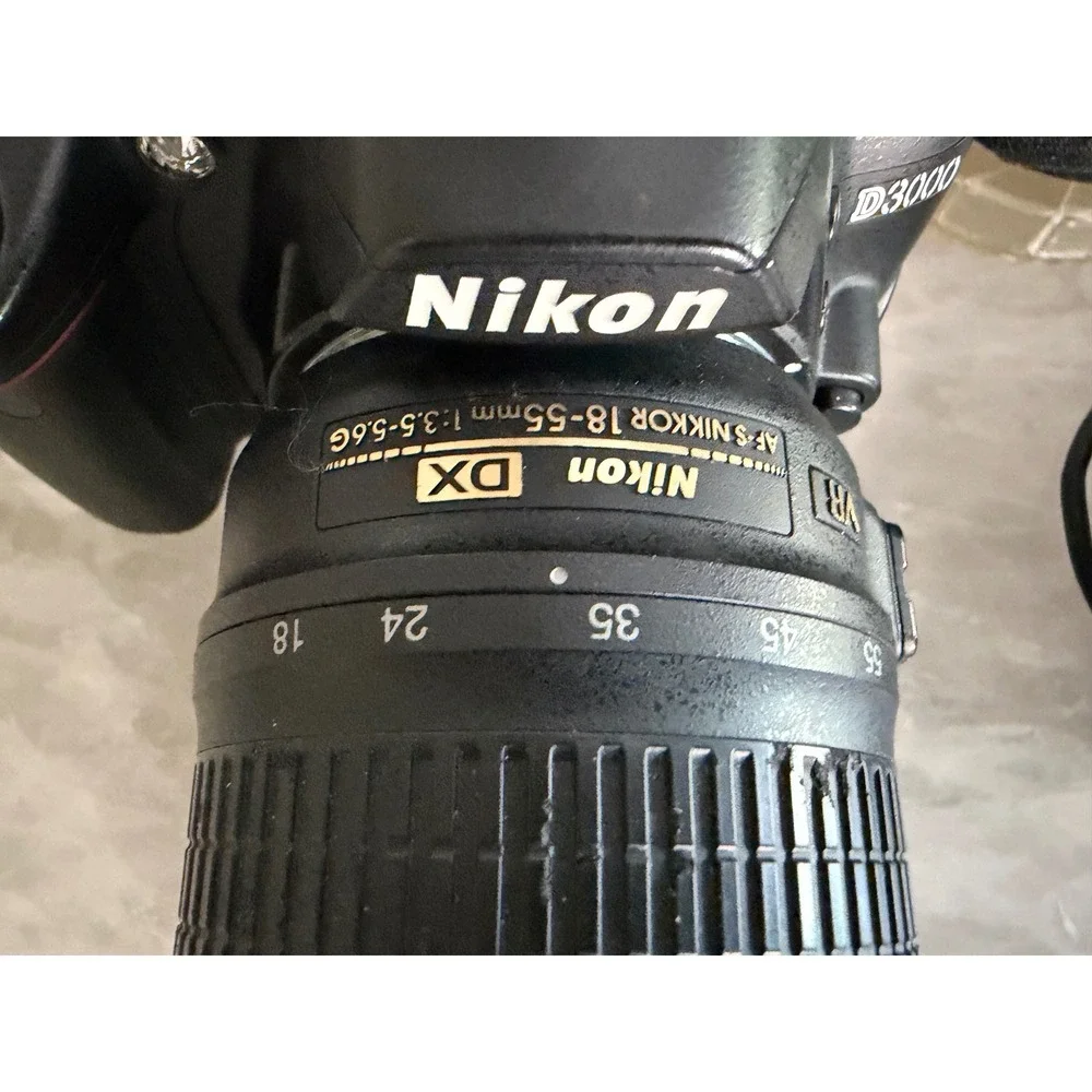 Nikon D3000 DSLR Camera‎ Bundle 3 Lenses 18-55mm 55-200mm 70-300mm